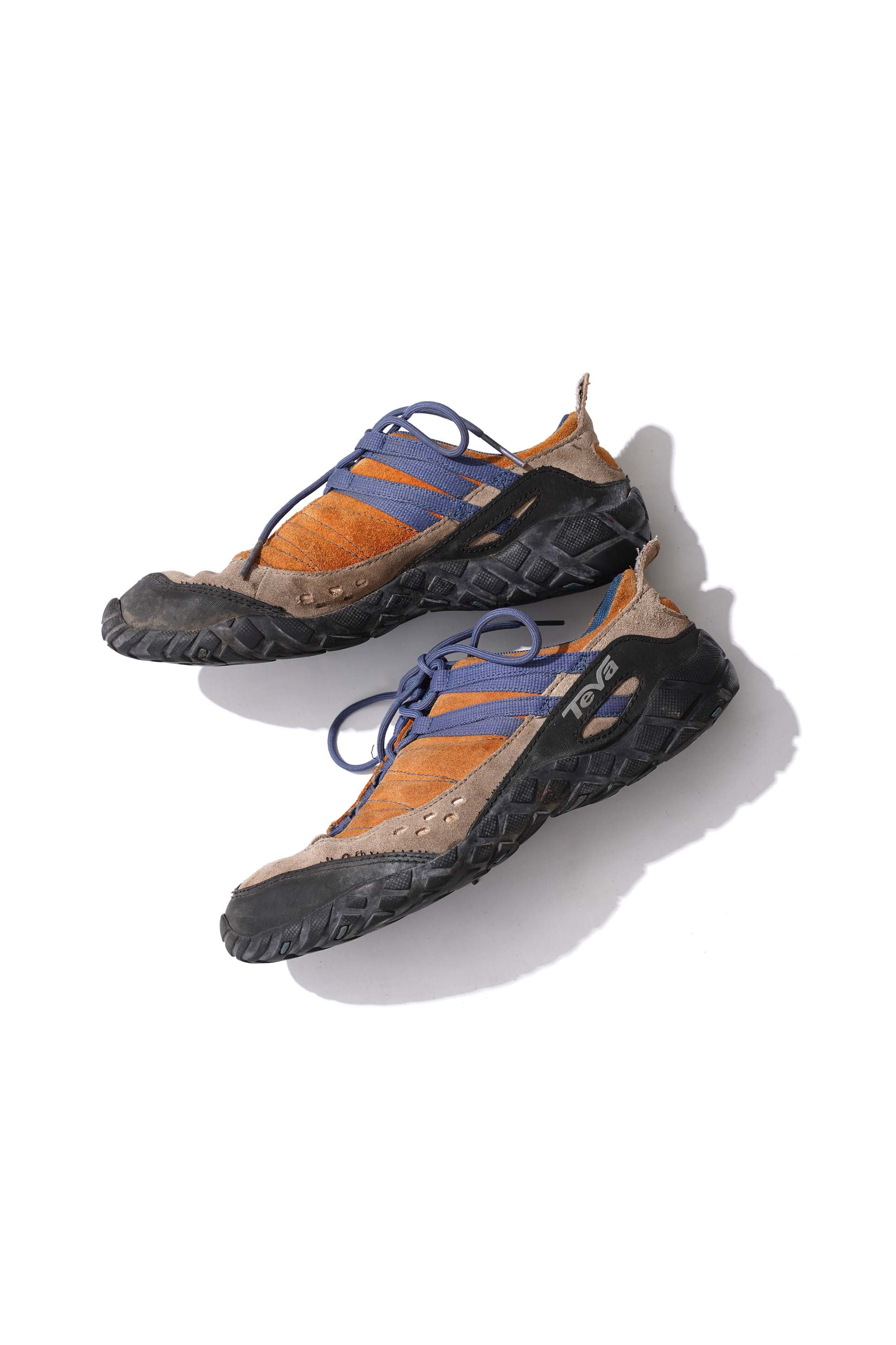 00S TEVA TRECKING SHOES