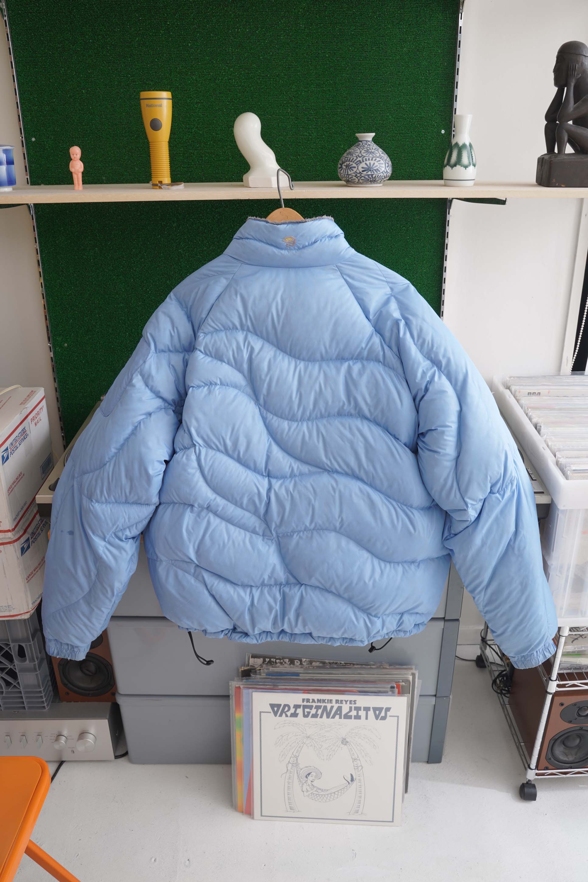 00S MOUNTAIN HARDWEAR DOWN JACKET