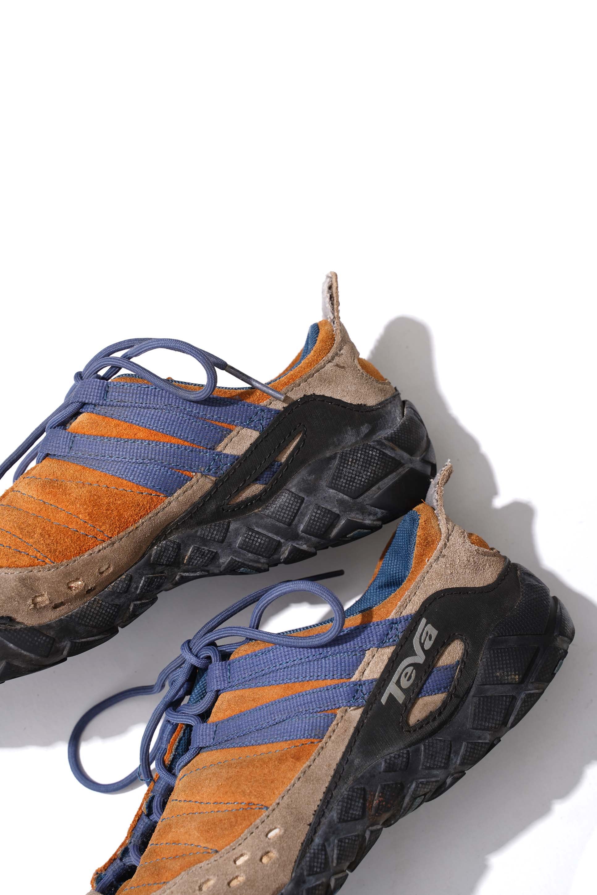 00S TEVA TRECKING SHOES