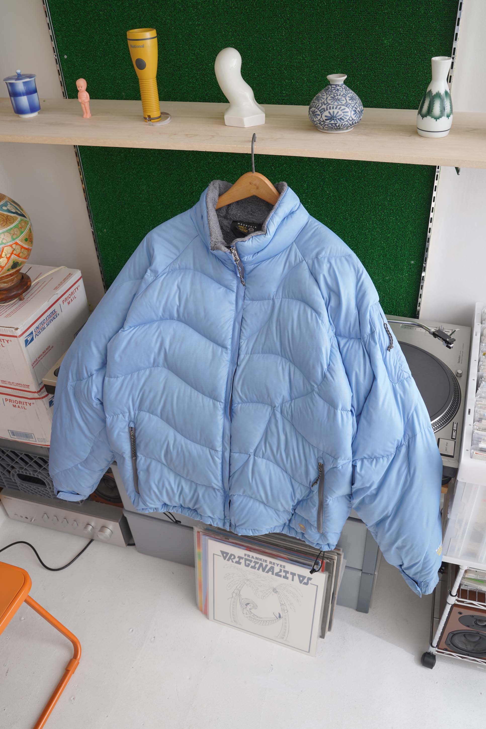 00S MOUNTAIN HARDWEAR DOWN JACKET