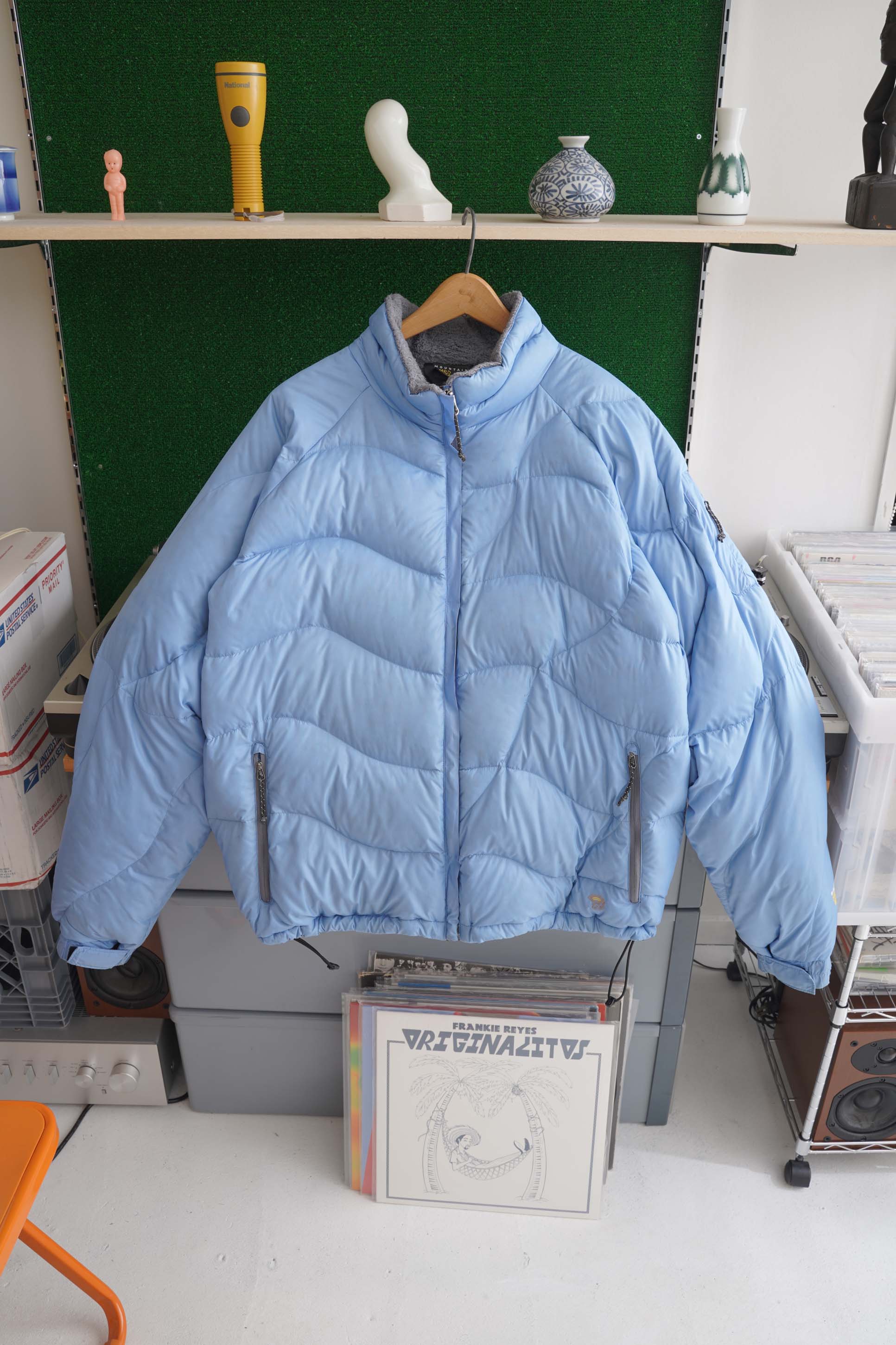 00S MOUNTAIN HARDWEAR DOWN JACKET