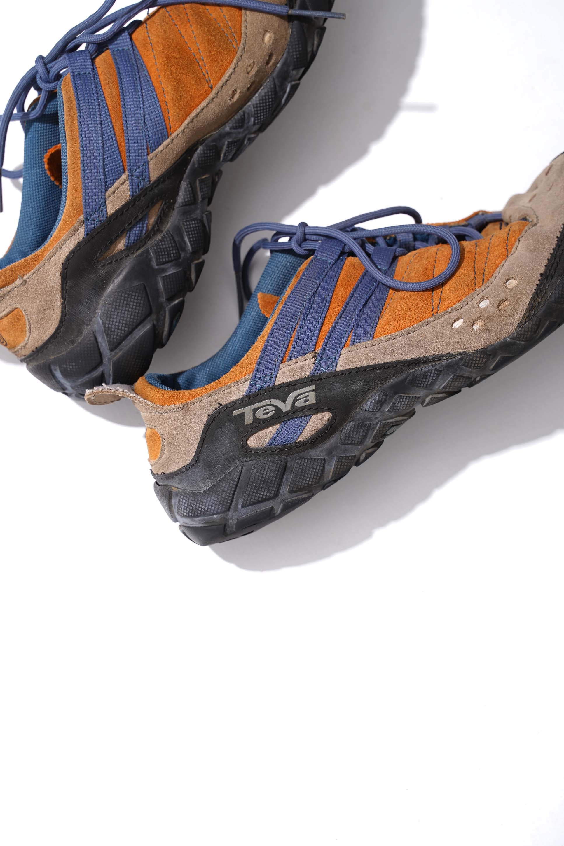 00S TEVA TRECKING SHOES