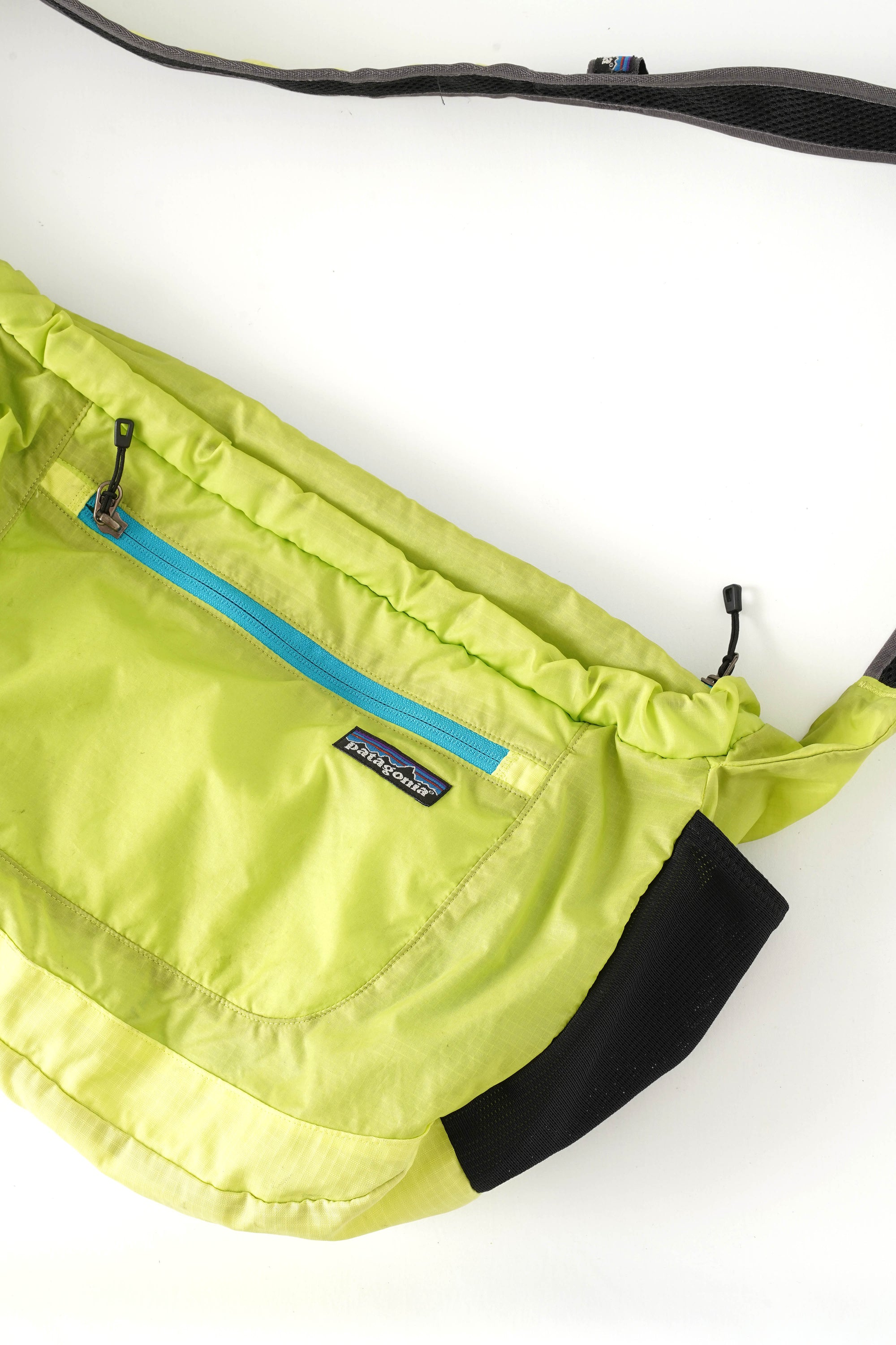 PATAGONIA LIGHT WEIGHT TRAVEL COURIER