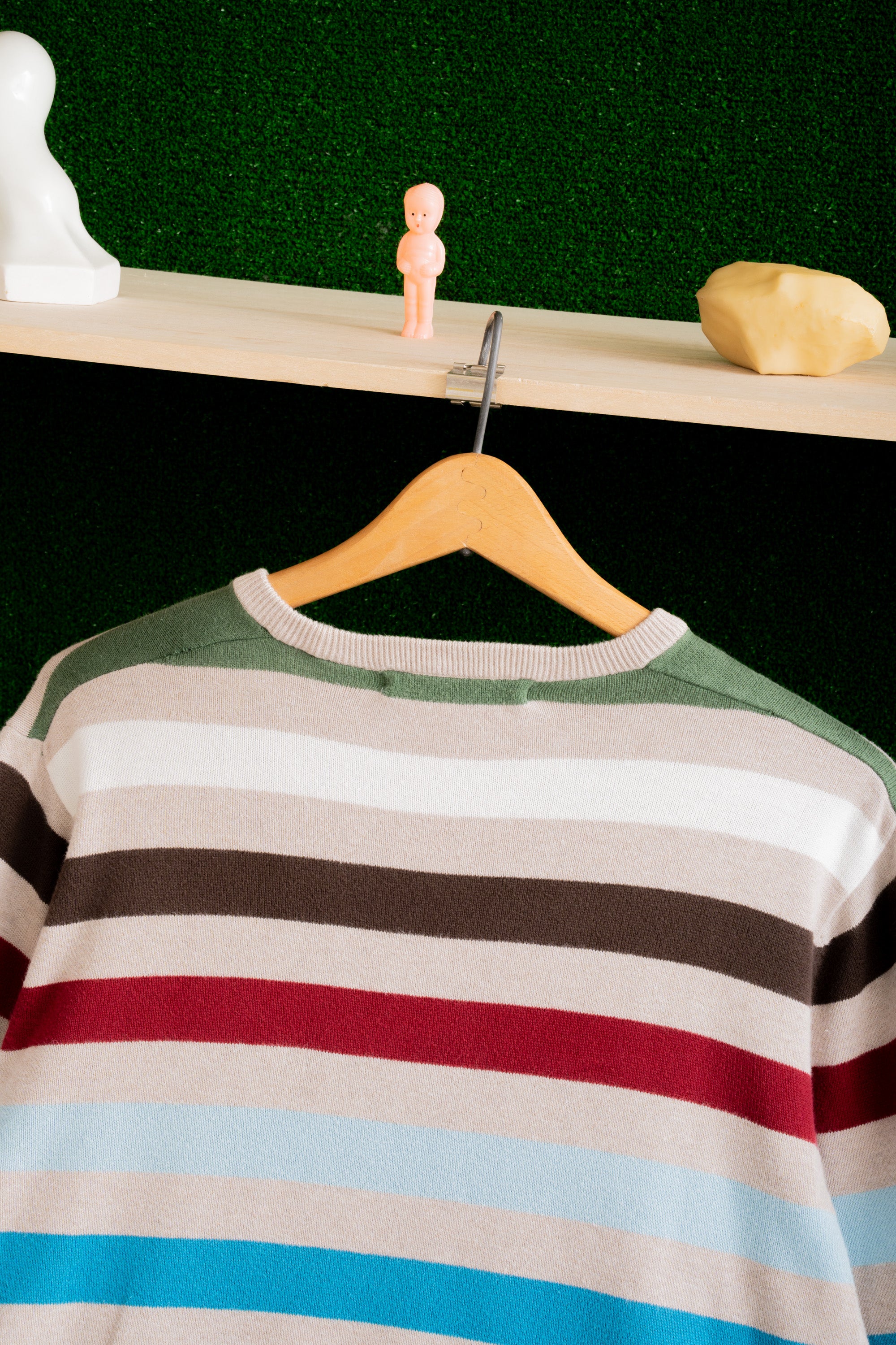00S OLD NAVY MULTI STRIPED SWEATER