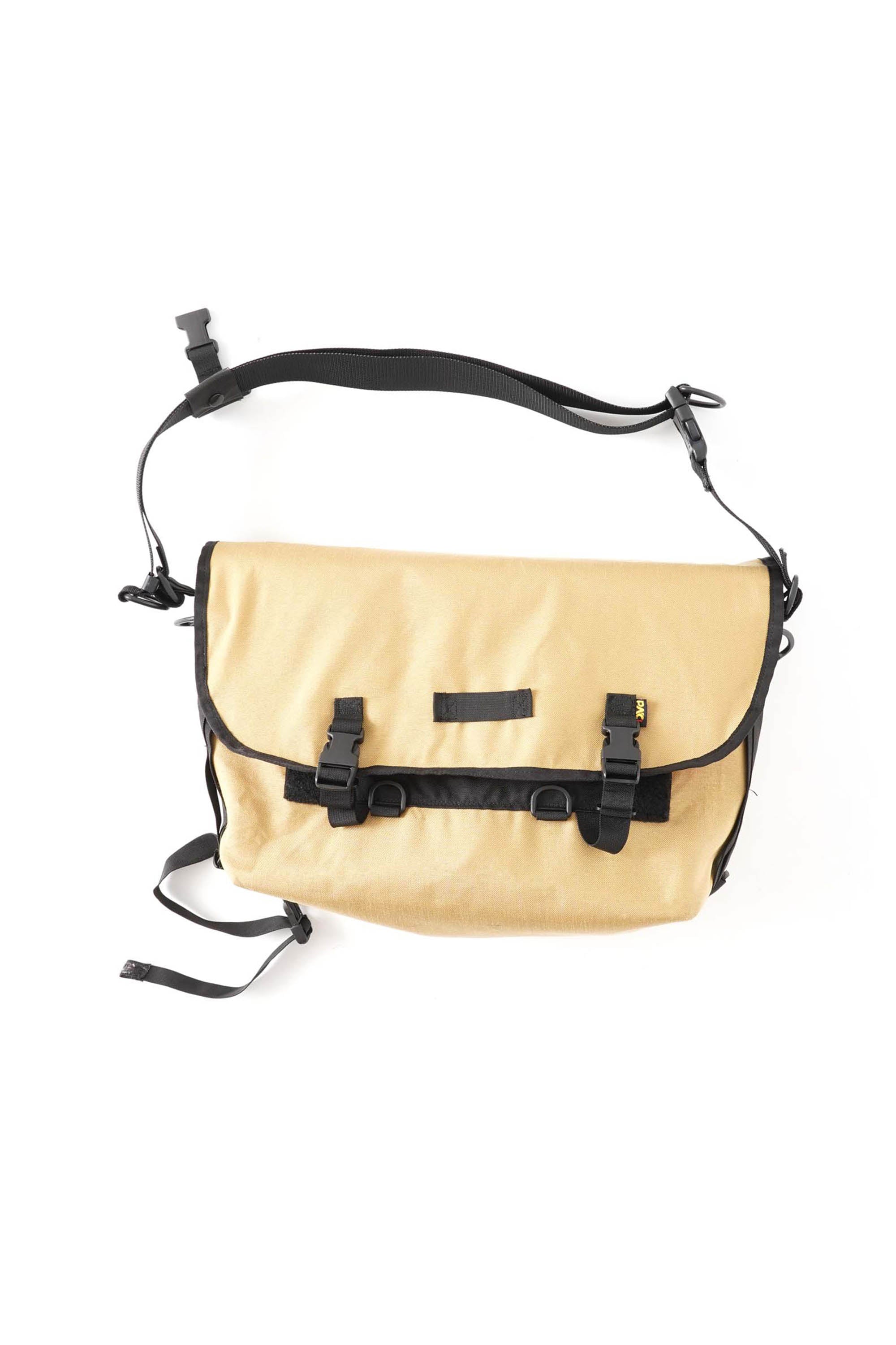 MADE IN CANADA PAC DESIGNS MESSENGER BAG