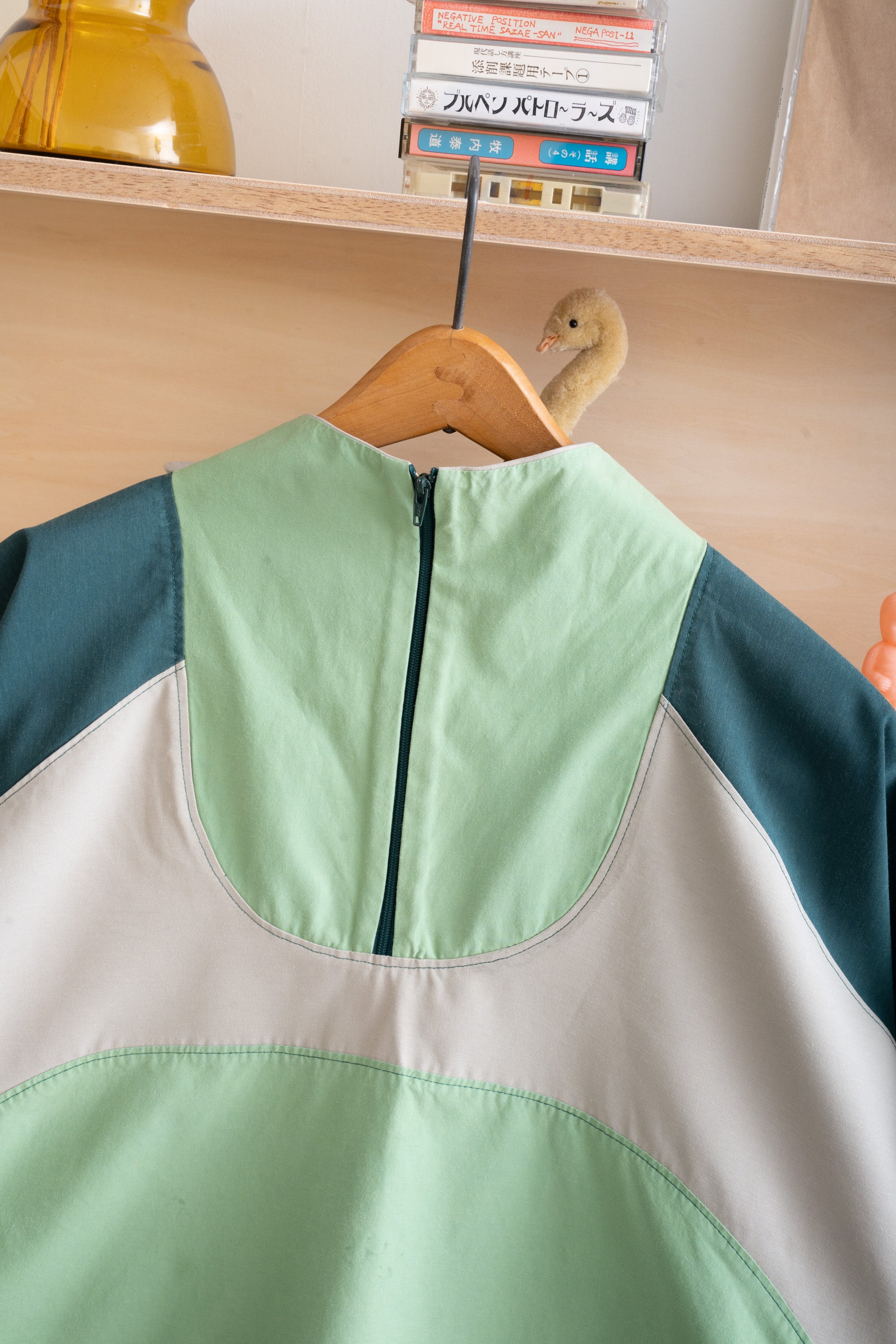 UNKNOWN BRAND COLOR-BLOCK PULLOVER