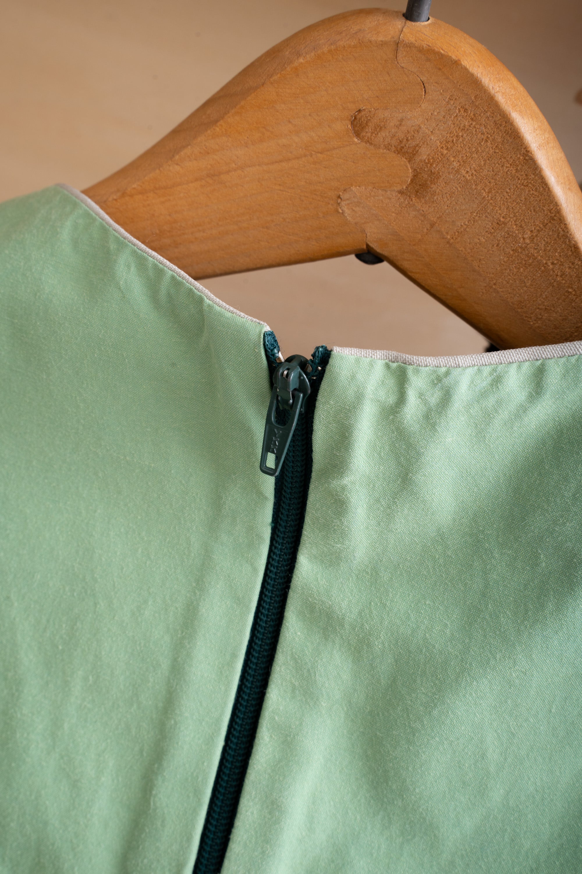 UNKNOWN BRAND COLOR-BLOCK PULLOVER