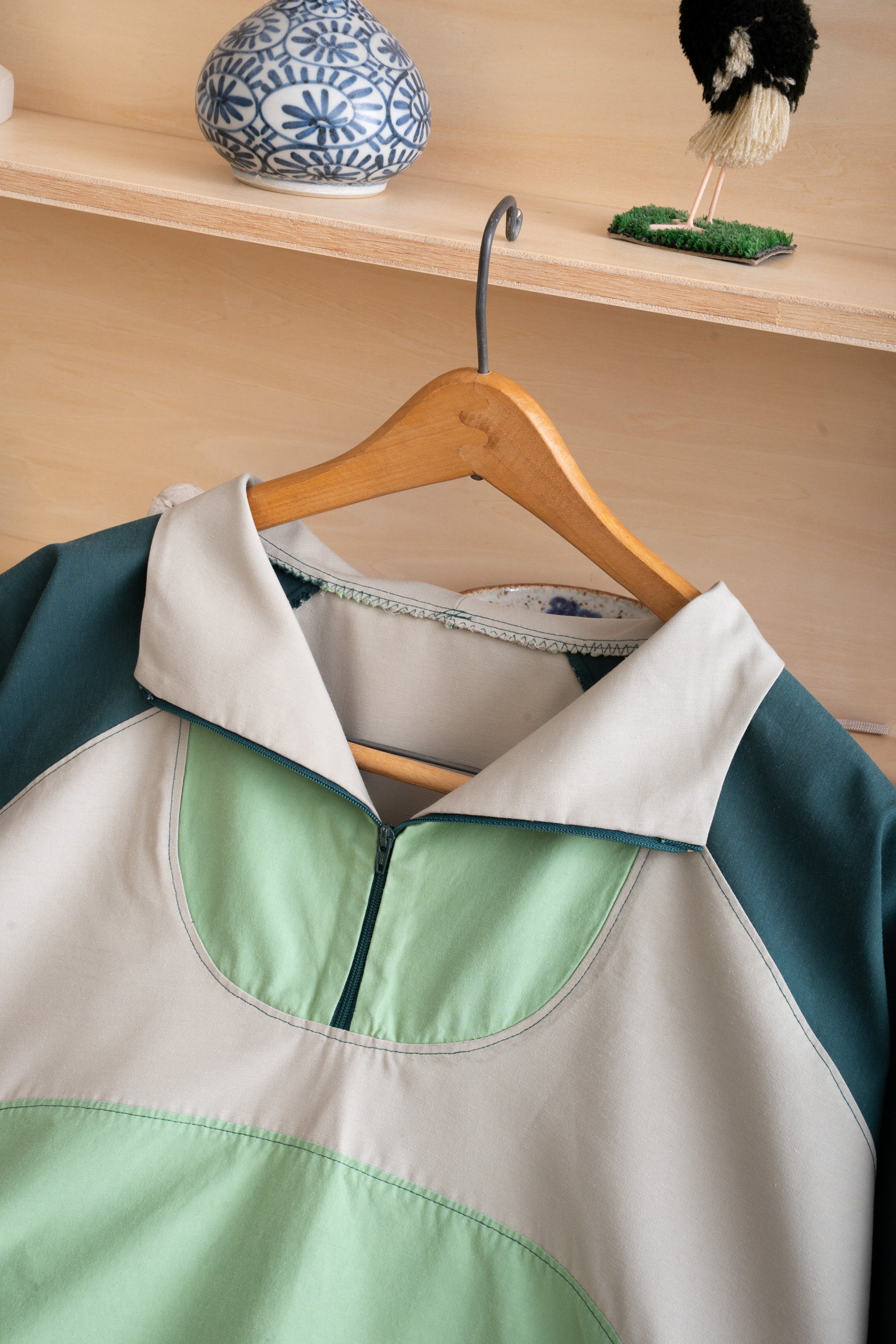 UNKNOWN BRAND COLOR-BLOCK PULLOVER