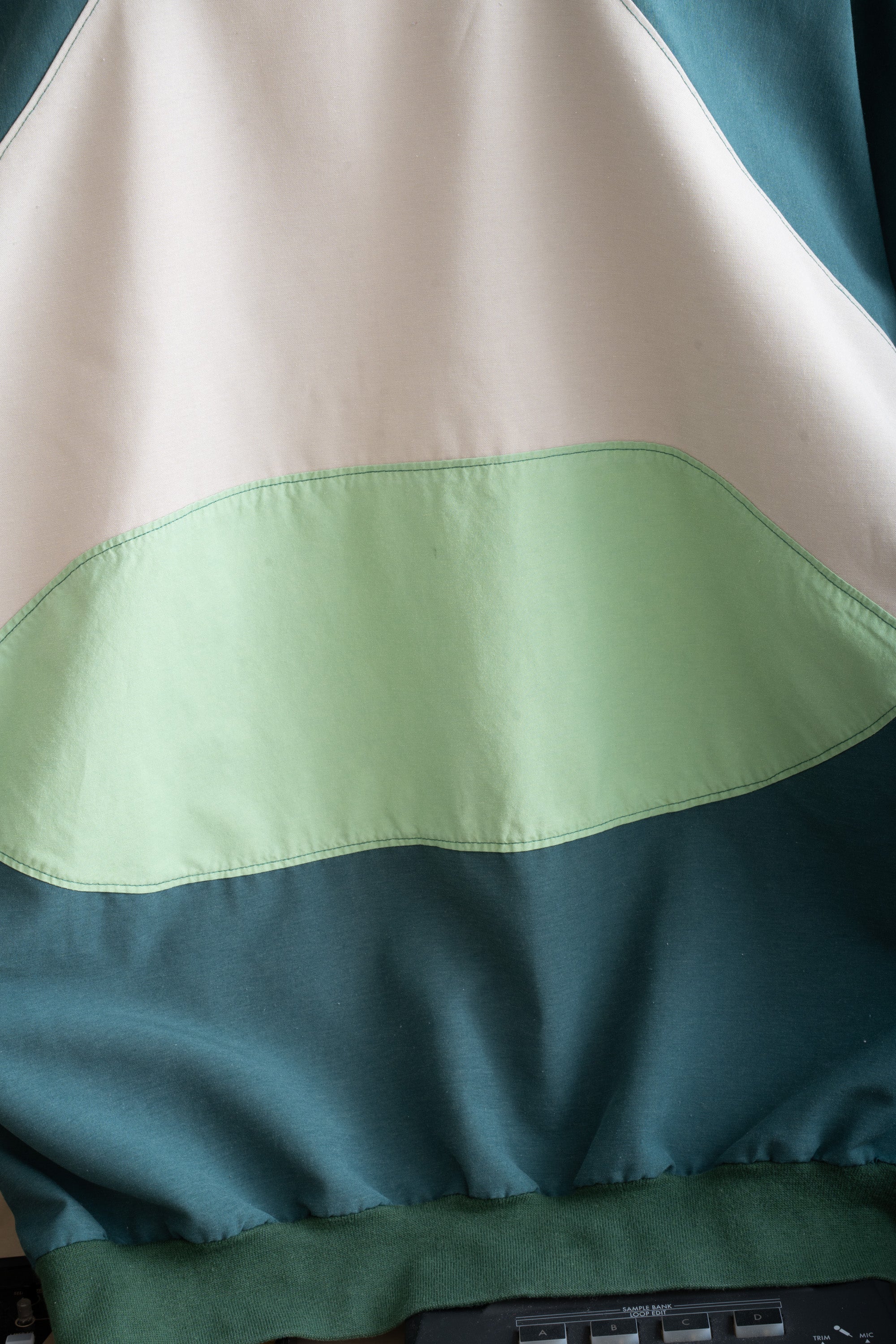 UNKNOWN BRAND COLOR-BLOCK PULLOVER