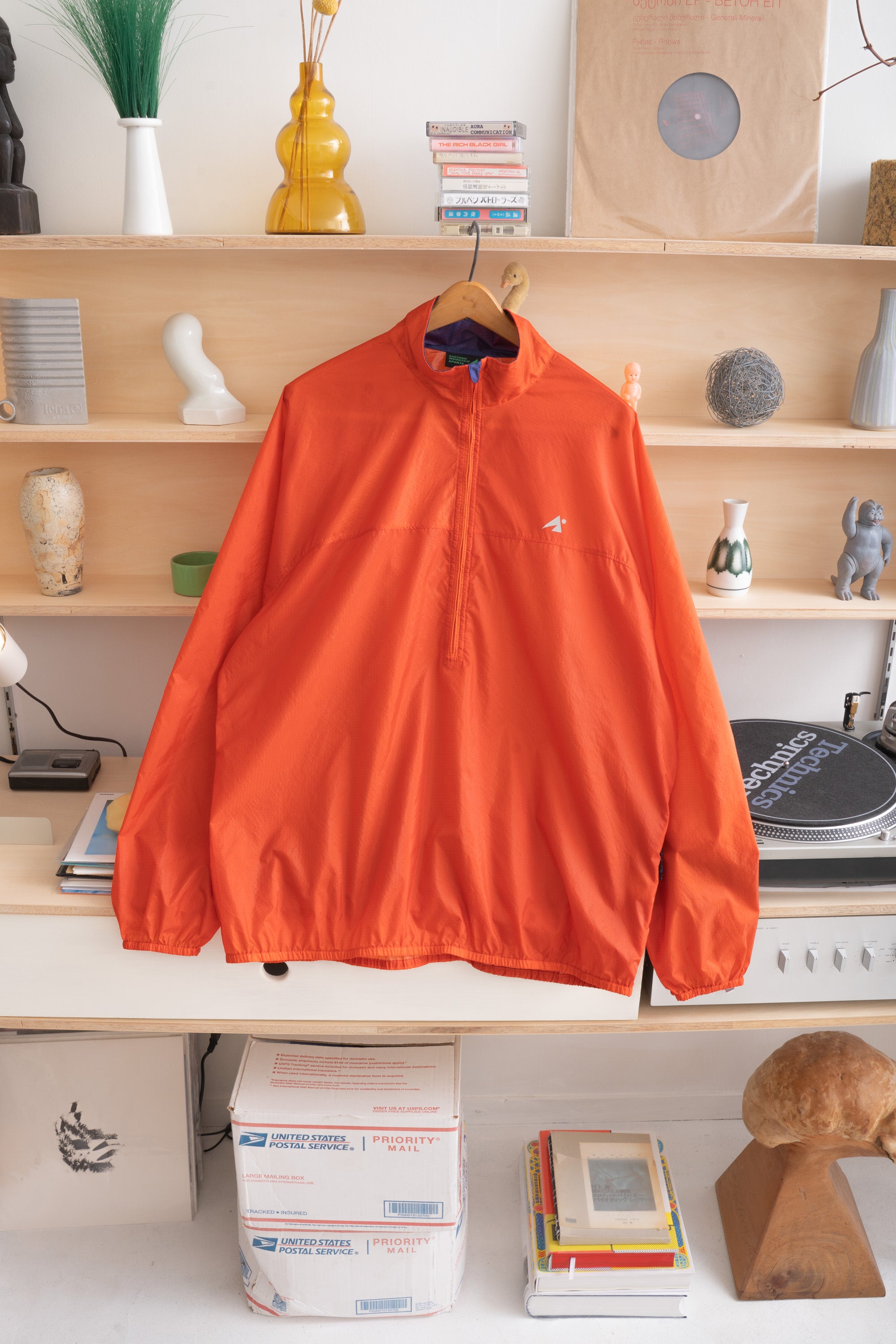 00S EASTERN MOUNTAIN SPORTS PACKABLE JACKET