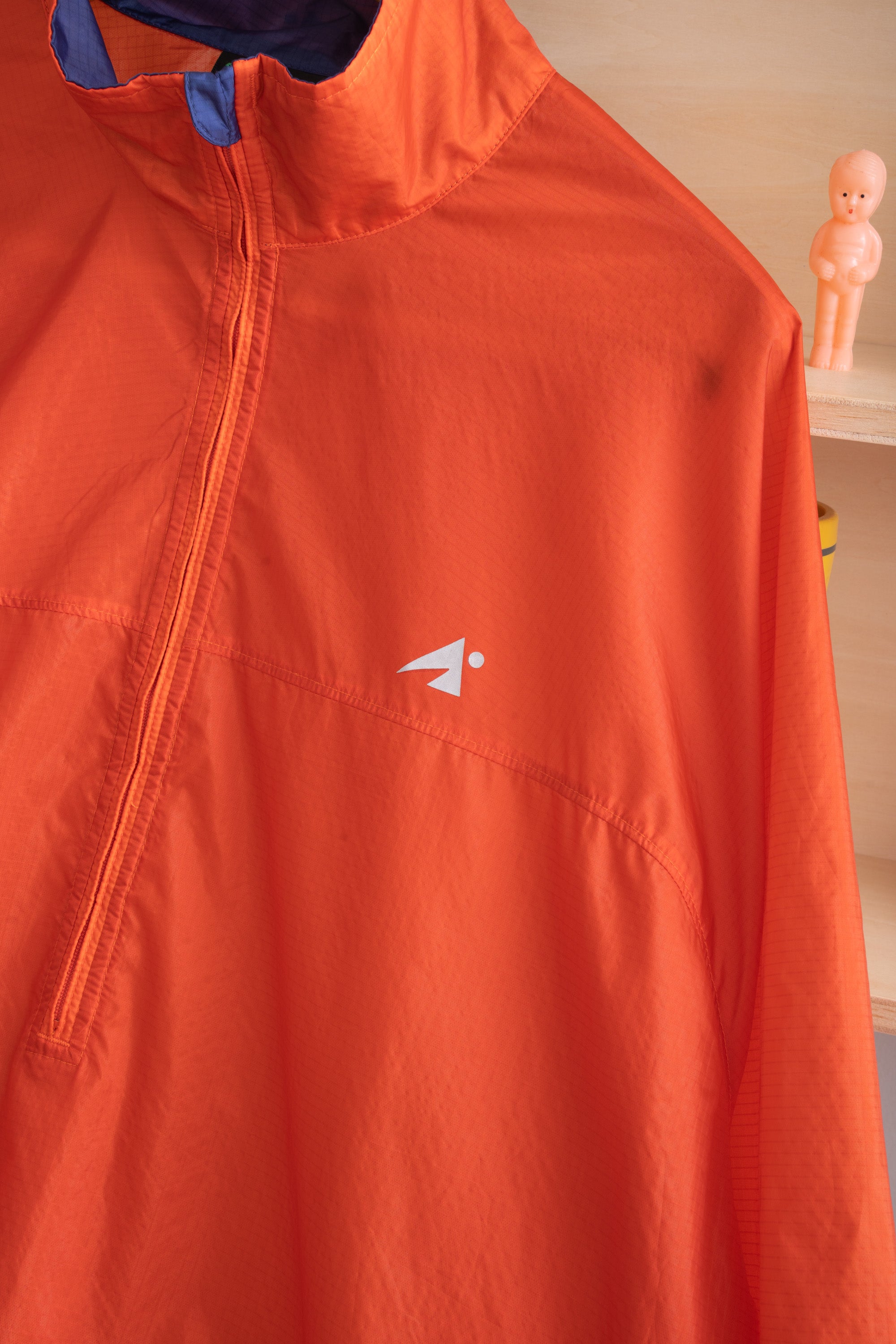 00S EASTERN MOUNTAIN SPORTS PACKABLE JACKET