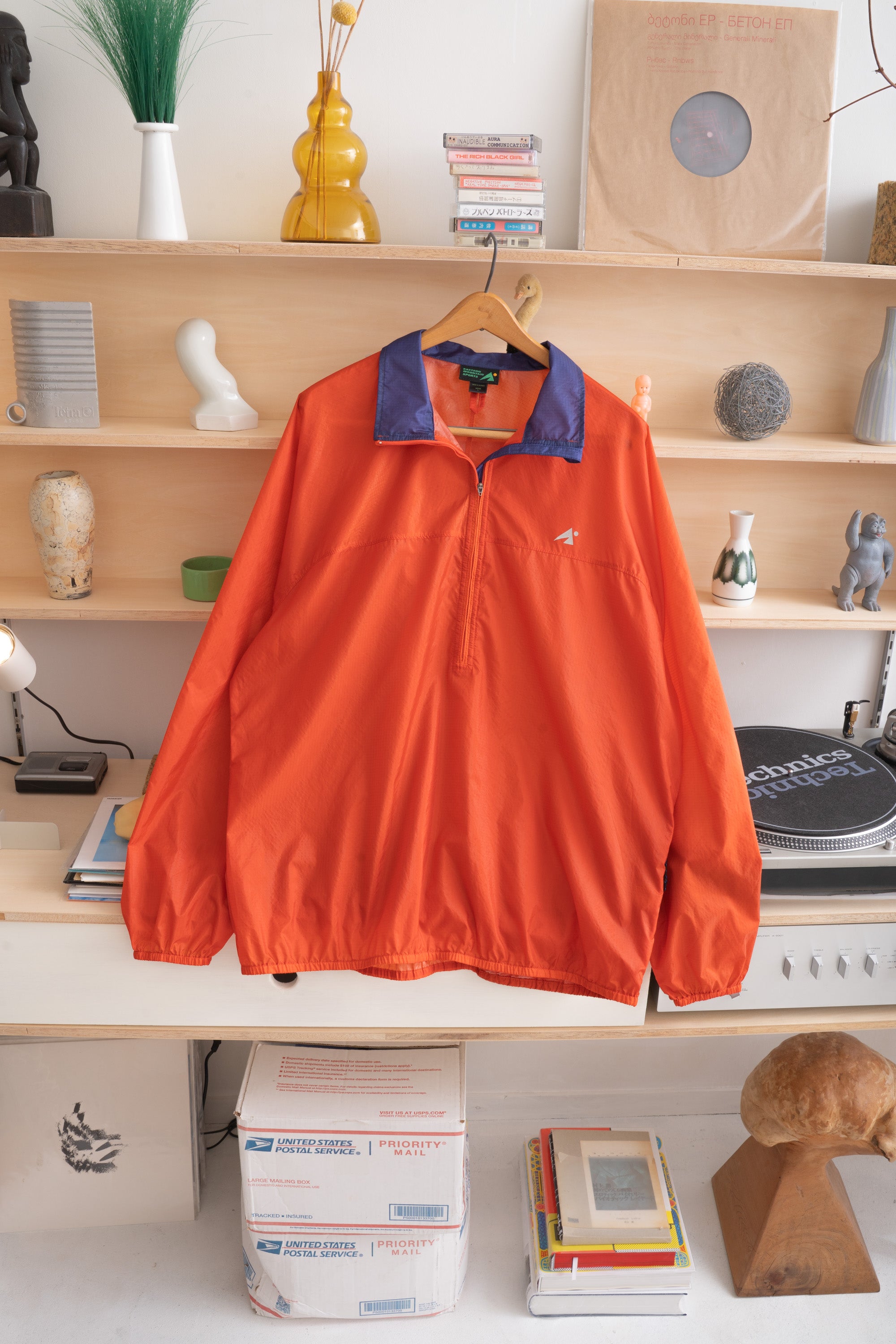 00S EASTERN MOUNTAIN SPORTS PACKABLE JACKET