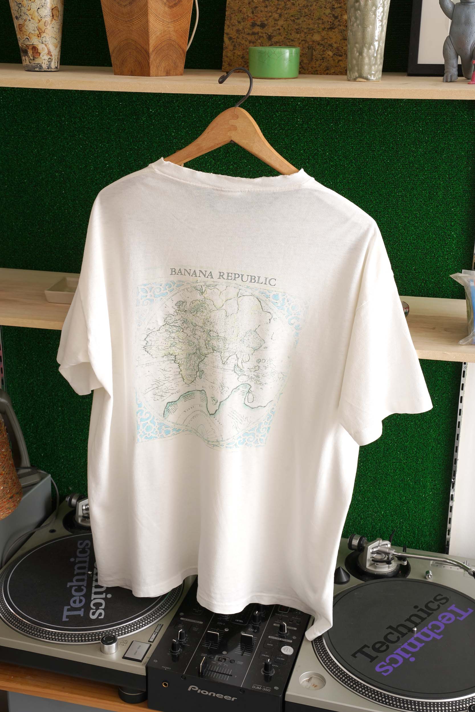 90S MADE IN USA BANANA REPUBLIC WORLD MAP TEE