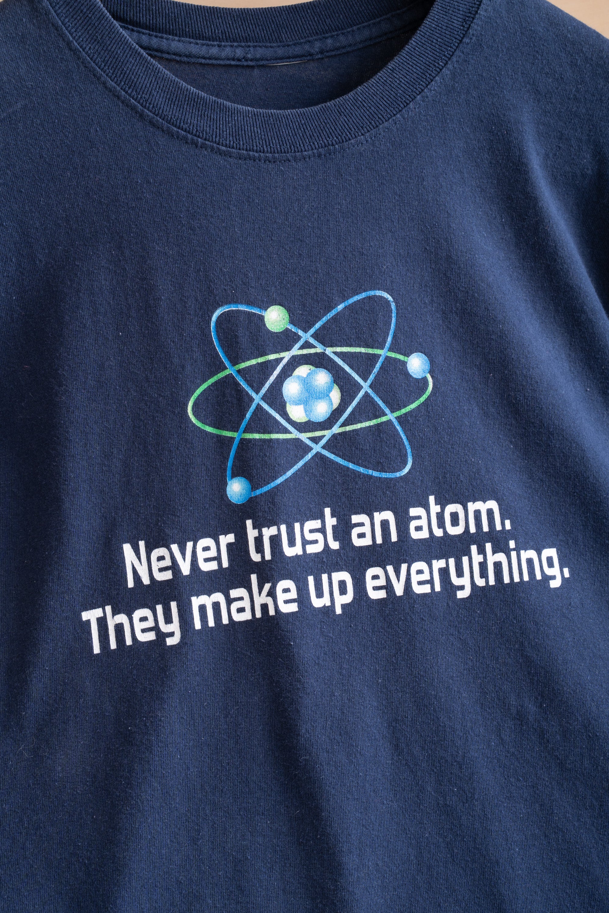 00S ATOMIC GRAPHIC T-SHIRT