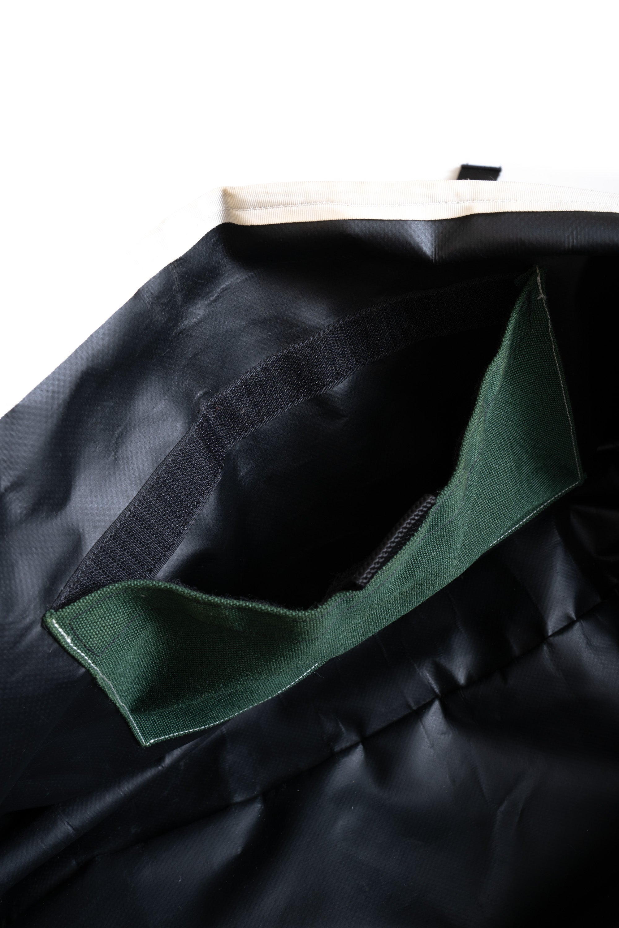 SEAGULL MESSENGER BAG