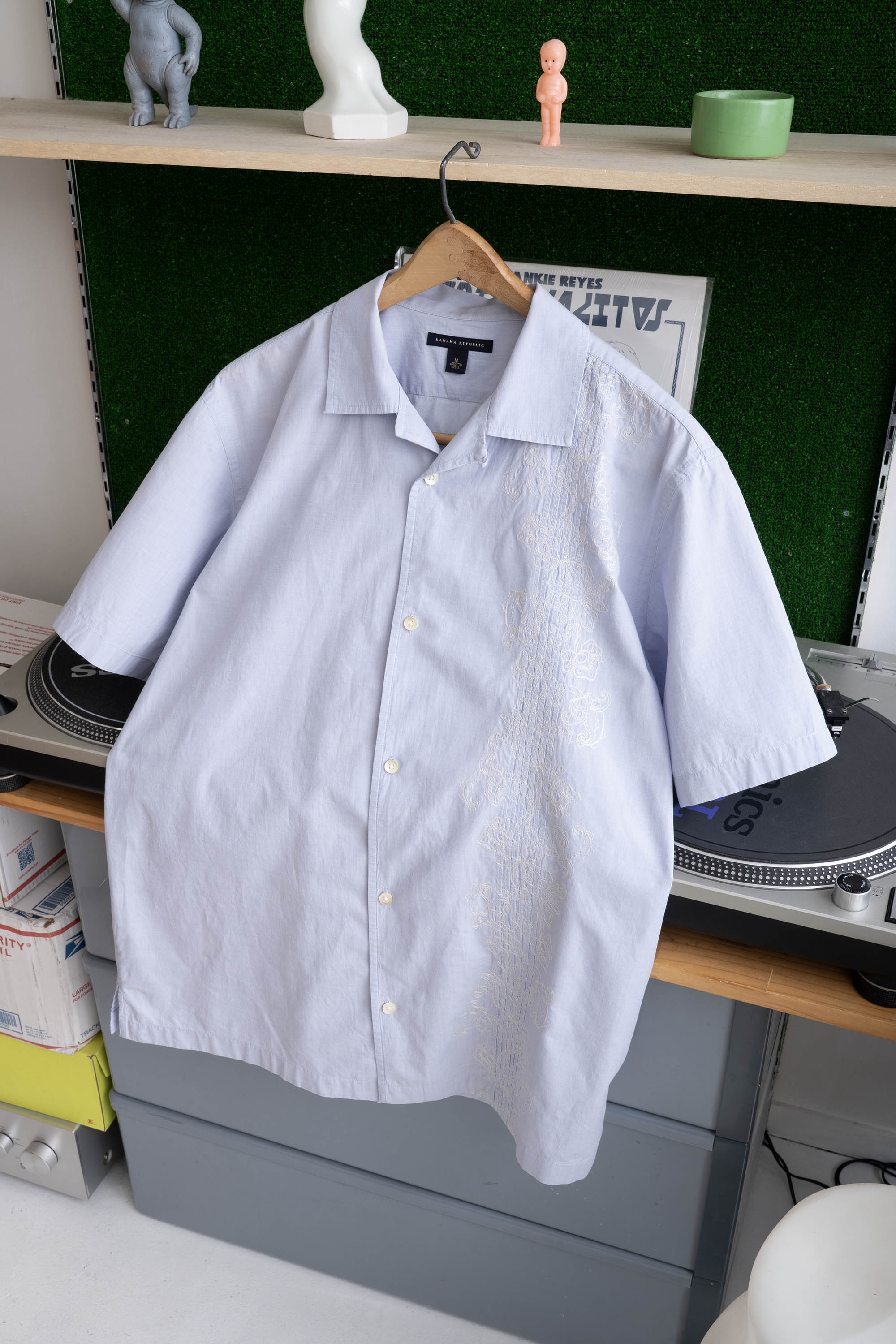 00~10S BANANA REPUBLIC FLOWER EMBROIDERED SHIRTS
