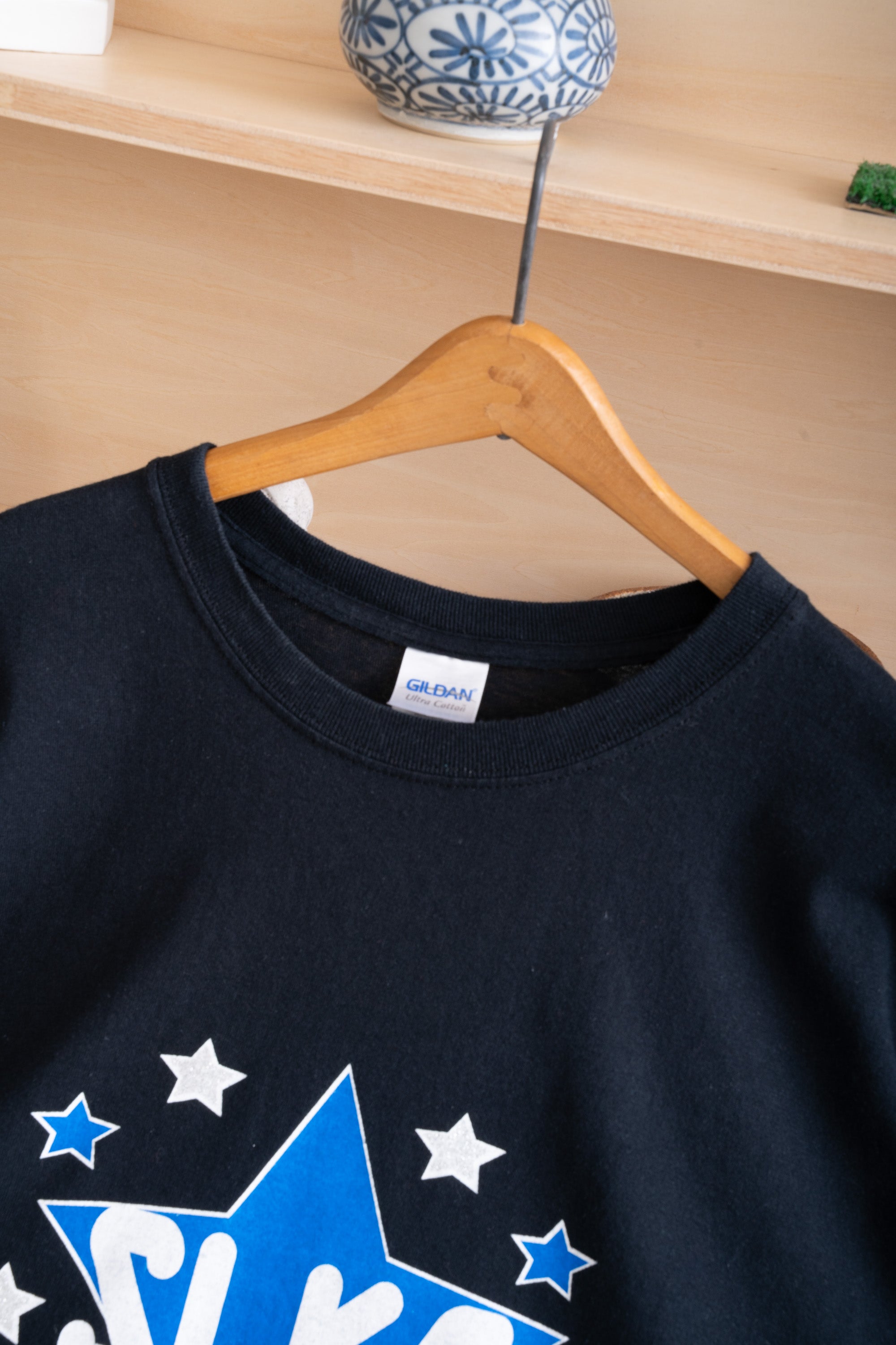 00~10S GILDAN GLITTER PRINT T-SHIRT