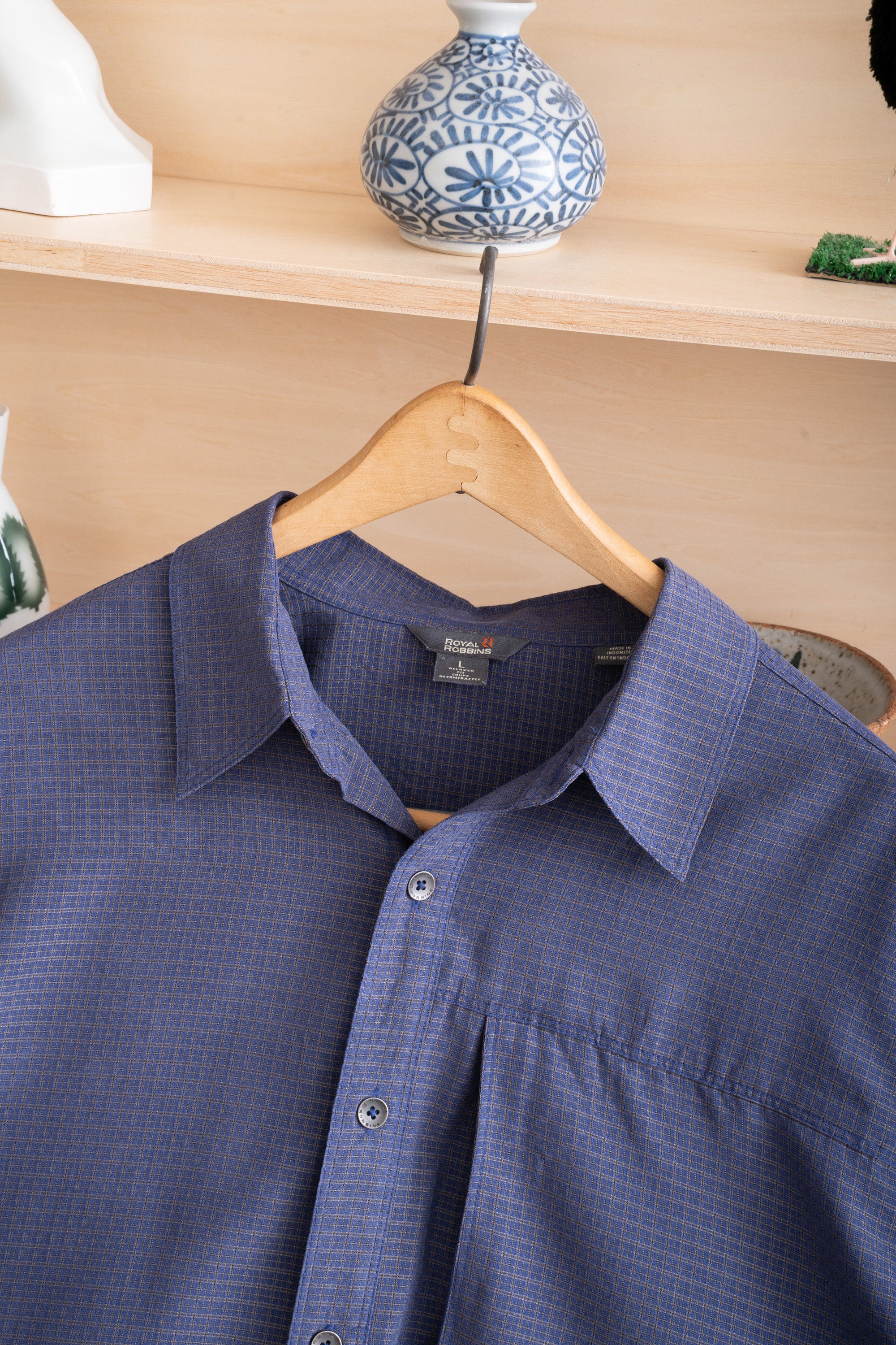 00S ROYAL ROBBINS CHECKED RAYON SHIRT