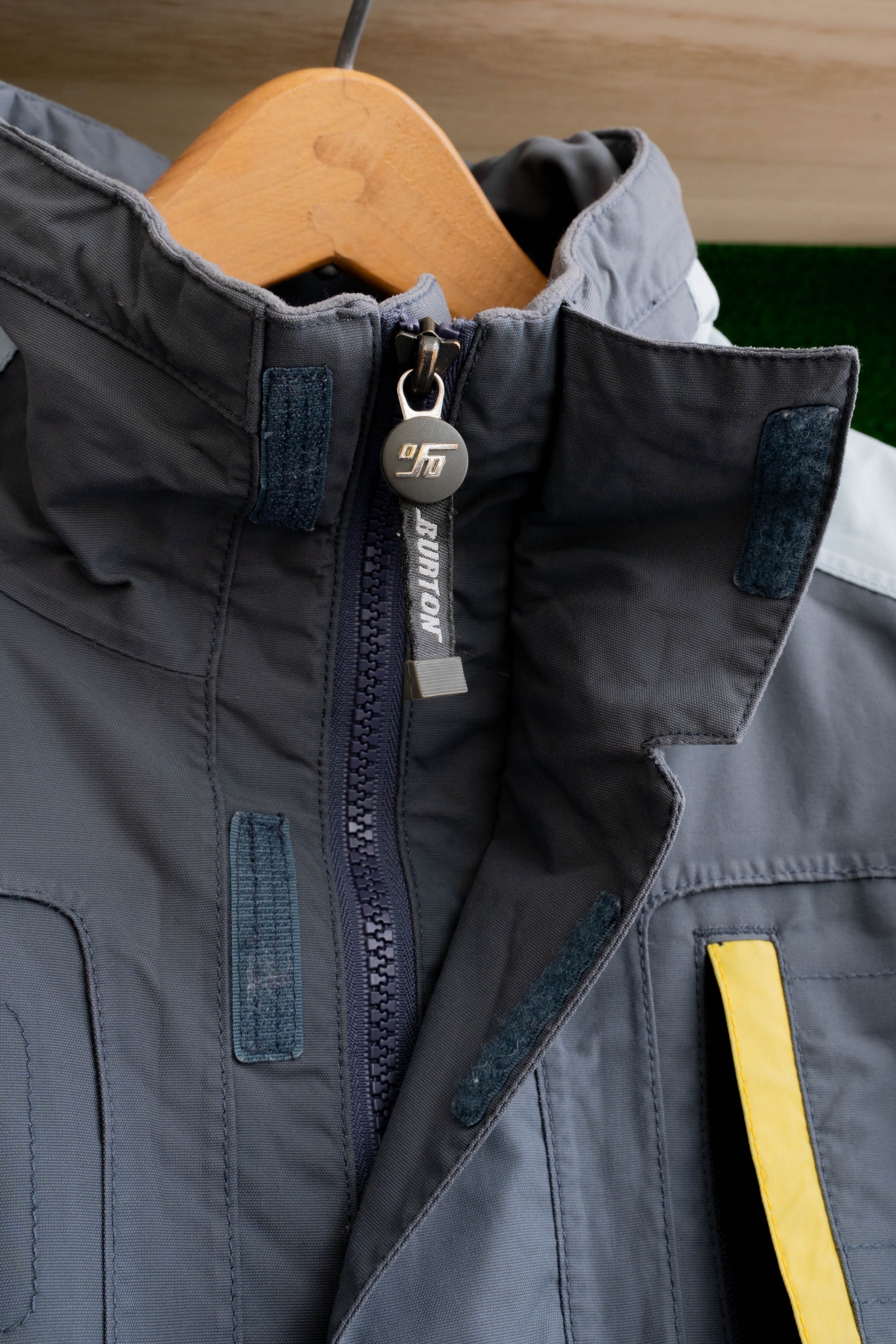 00S BURTON SNOW JACKET