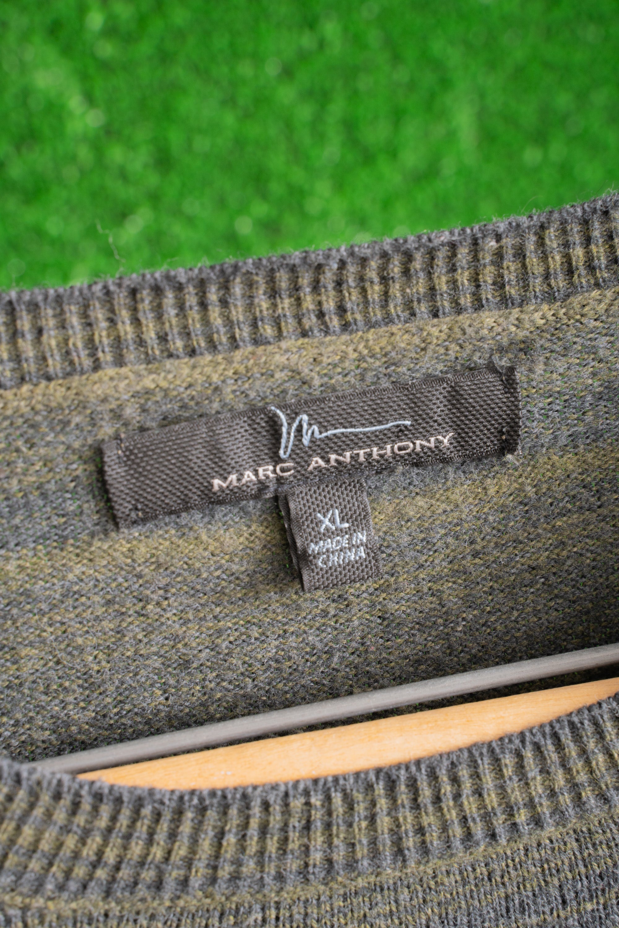 00S MARC ANTHONY CASHMERE BLEND SWEATER