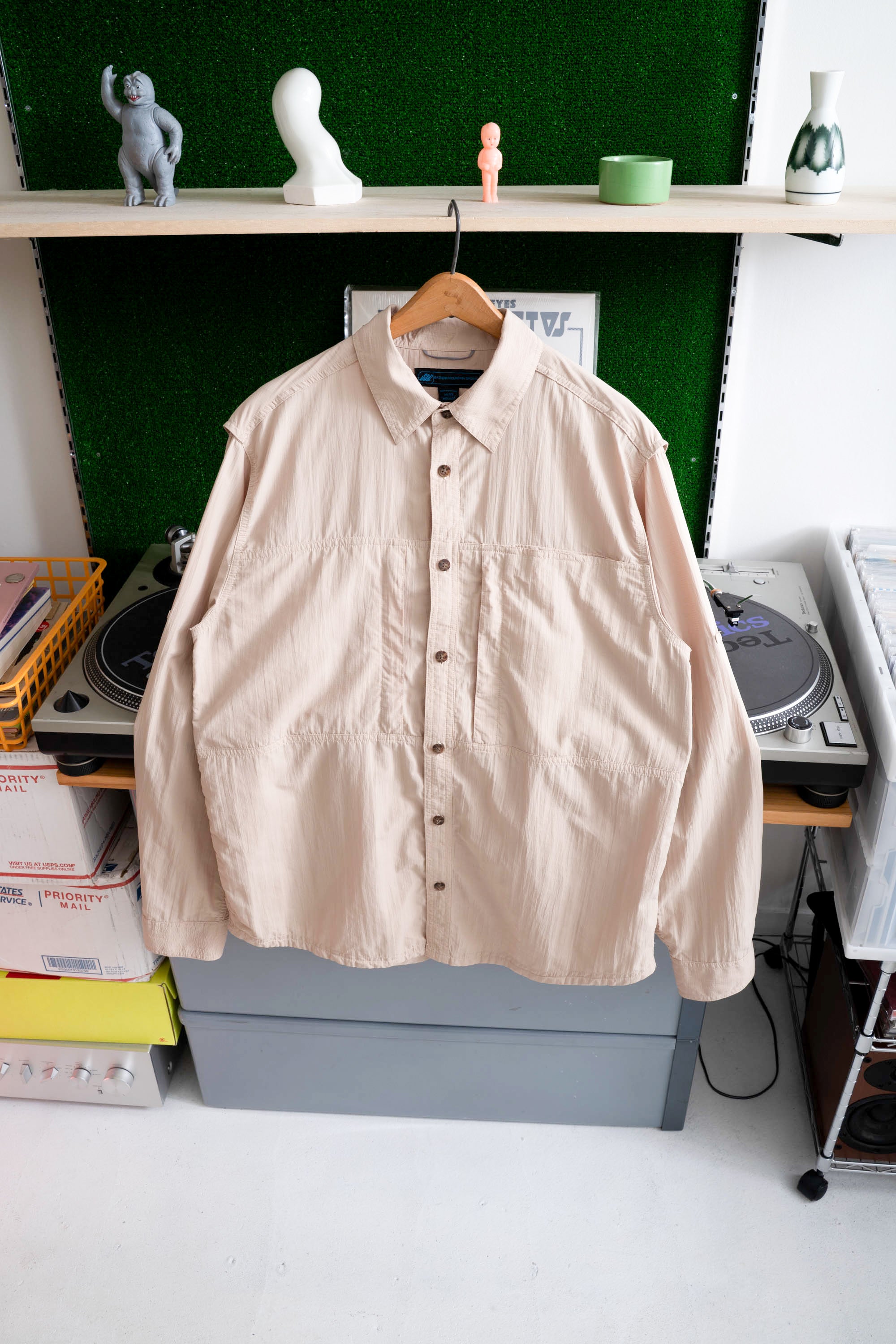 00S EASTERN MOUNTAIN SPORTS OUTDOOR SHIRT