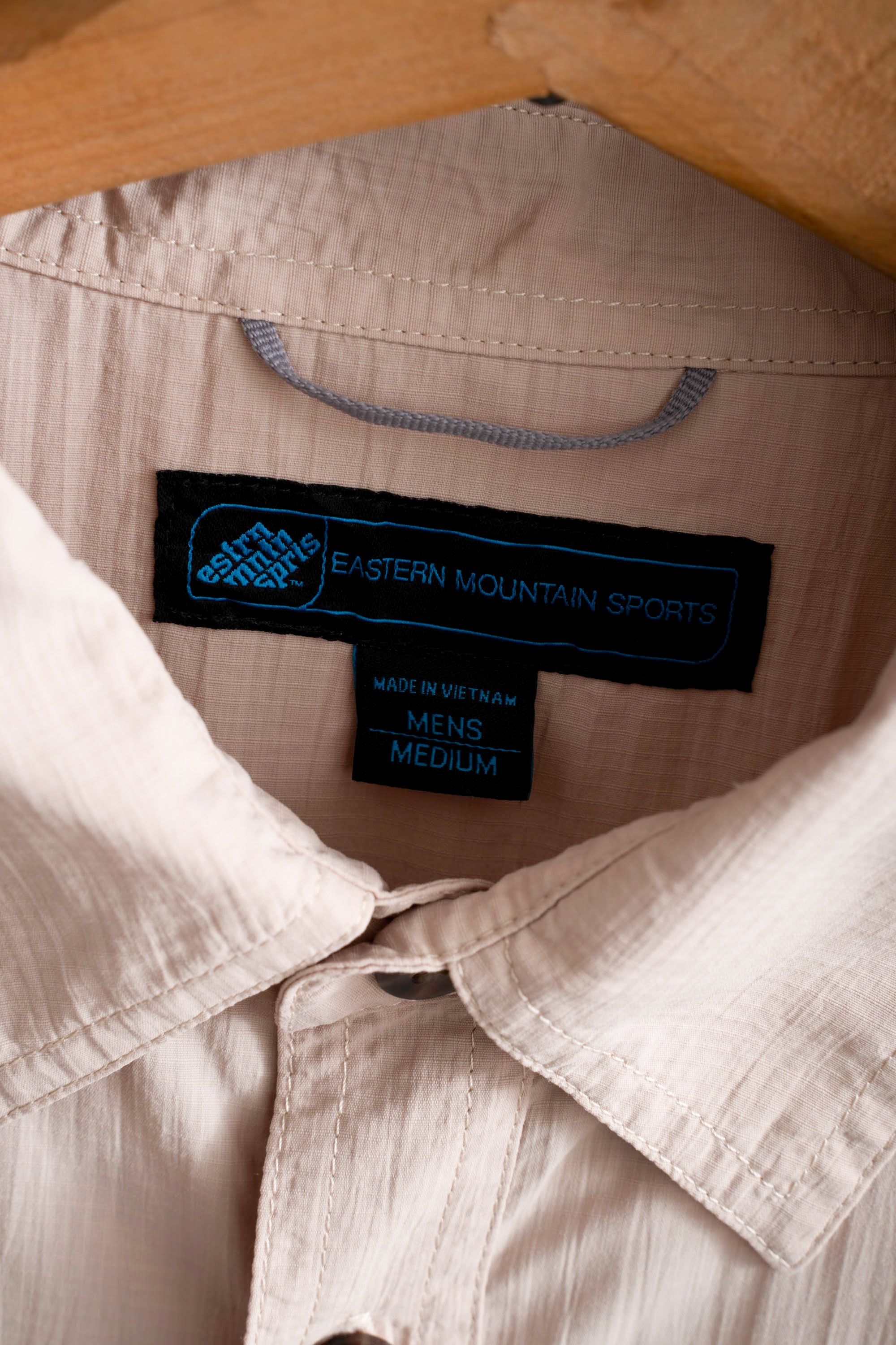 00S EASTERN MOUNTAIN SPORTS OUTDOOR SHIRT