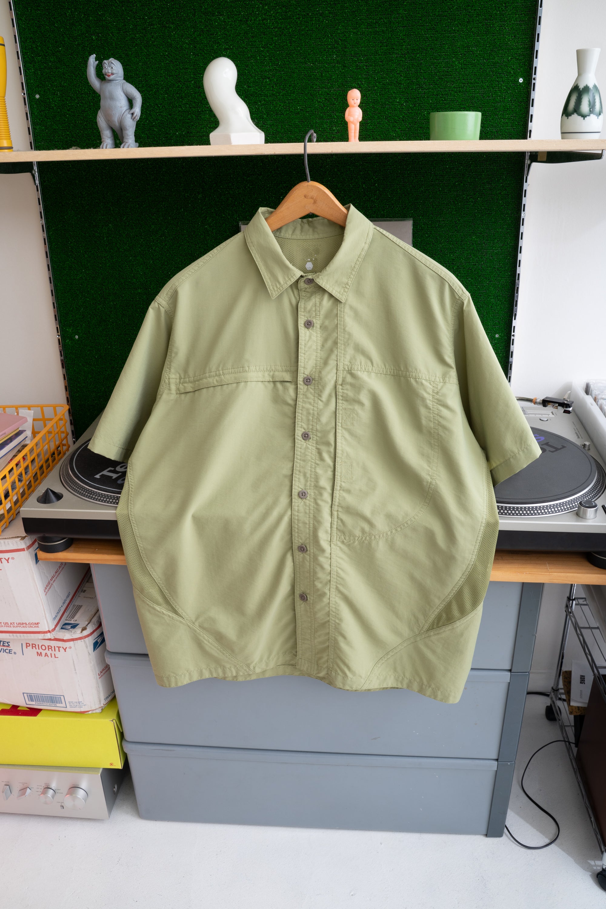 00S MOUNTAIN HARDWEAR GIMMICKED SHIRT