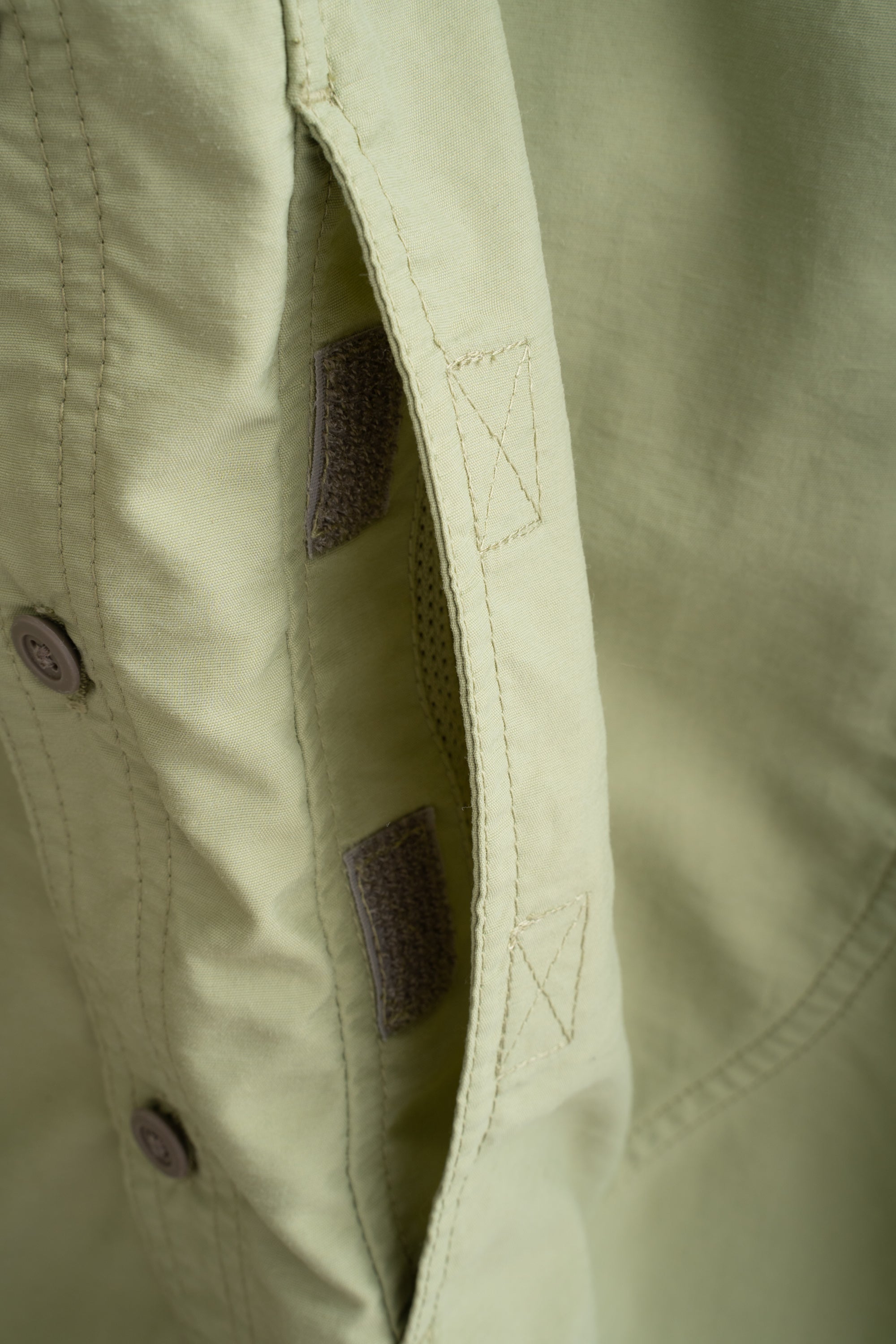 00S MOUNTAIN HARDWEAR GIMMICKED SHIRT