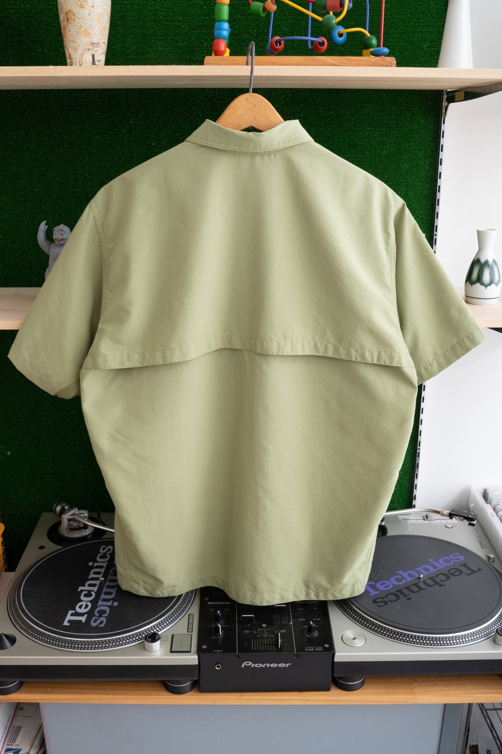 00S MOUNTAIN HARDWEAR GIMMICKED SHIRT